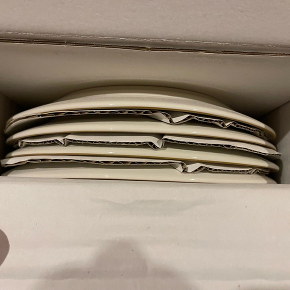 Pottery Barn Nostalgic Santa Winter Forrest Salad Plate Set of 4 - NIB - Picture 5 of 8